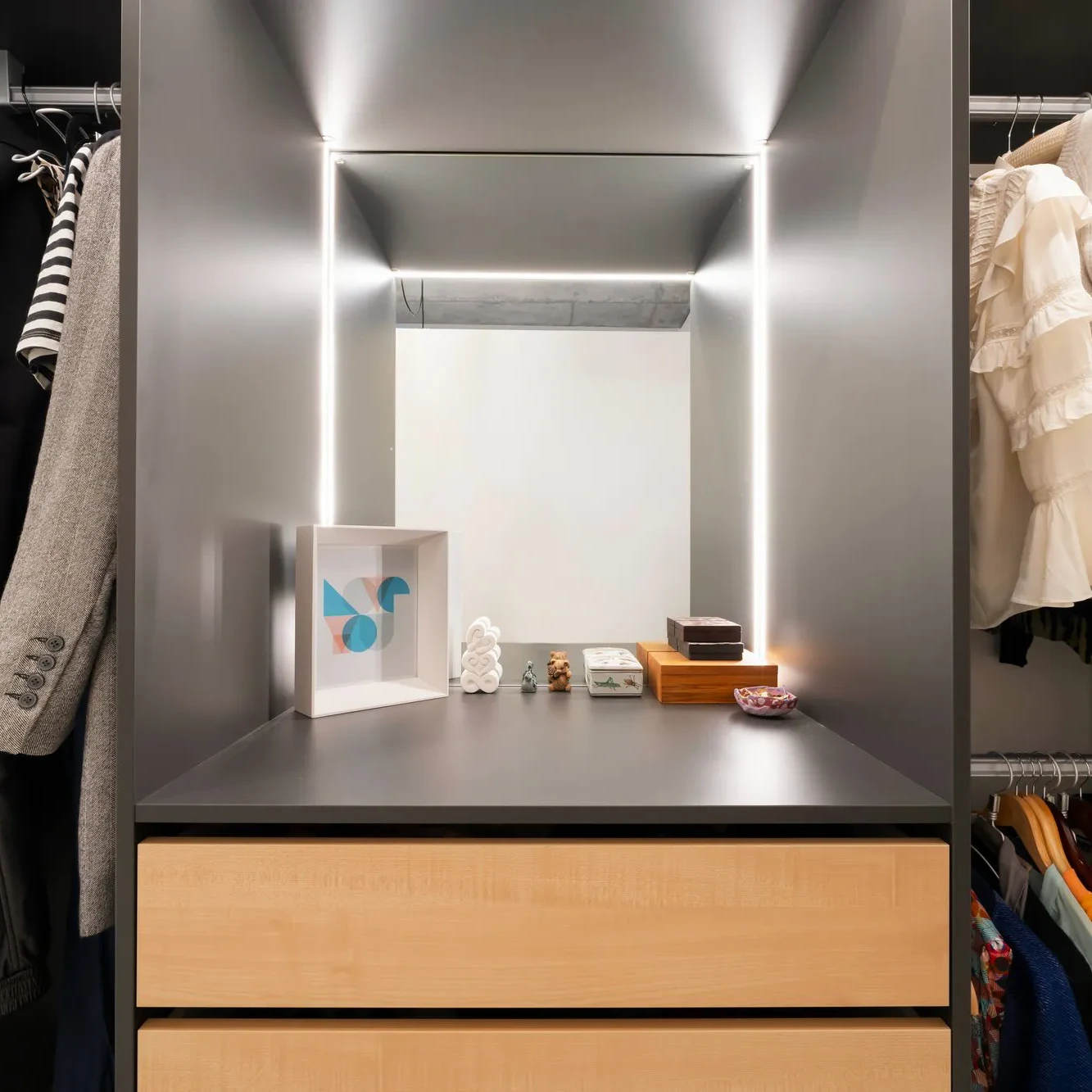 Flex walk-in wardrobe, two tone with LED lighting