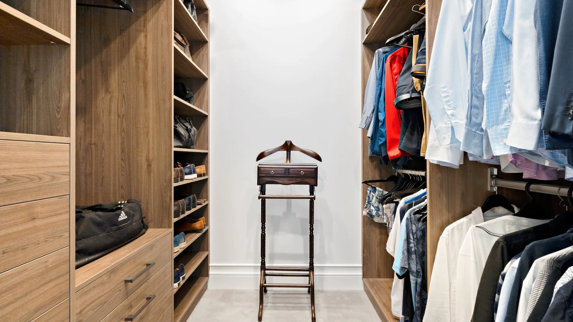 Gallery-21-Luxe-Cabinet-Walk-in-wardrobe-in-Bestwood-Methven-Oak-1