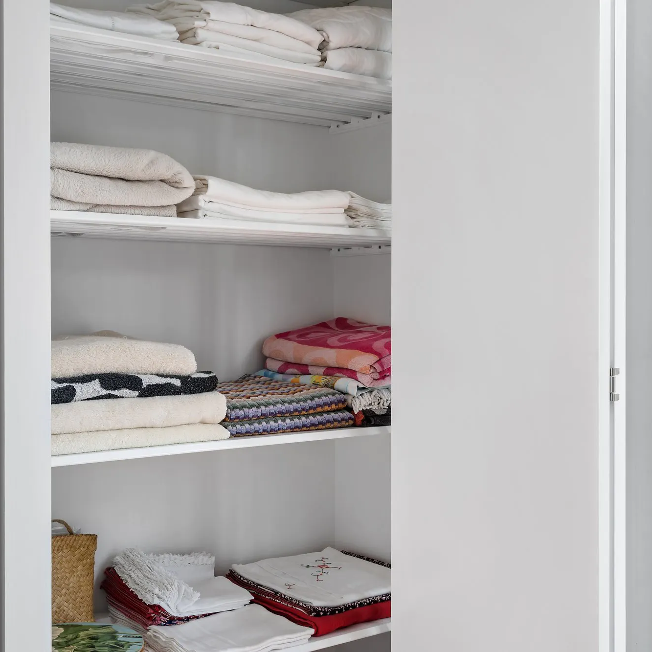 Gallery-32-Laundry-with-aerated-plank-shelving-1