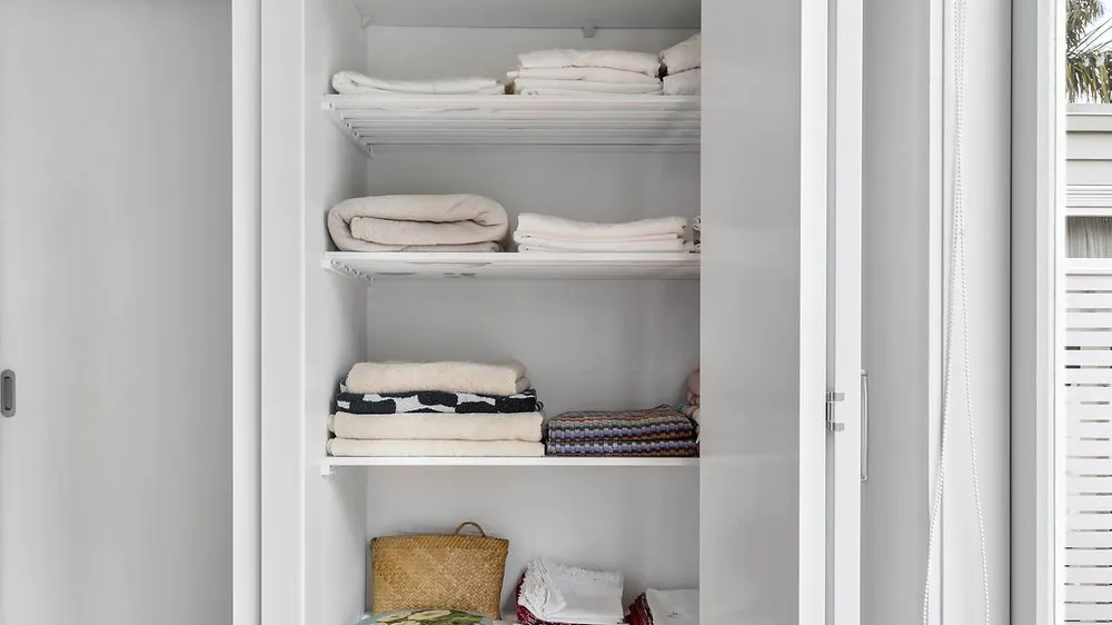 Gallery-32-Laundry-with-aerated-plank-shelving-3