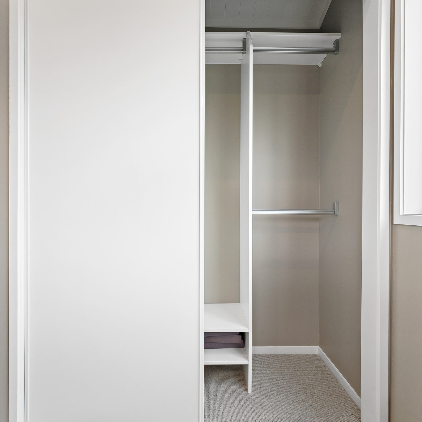 White Flex Wardrobe organiser with Aristo sliding wardrobe doors