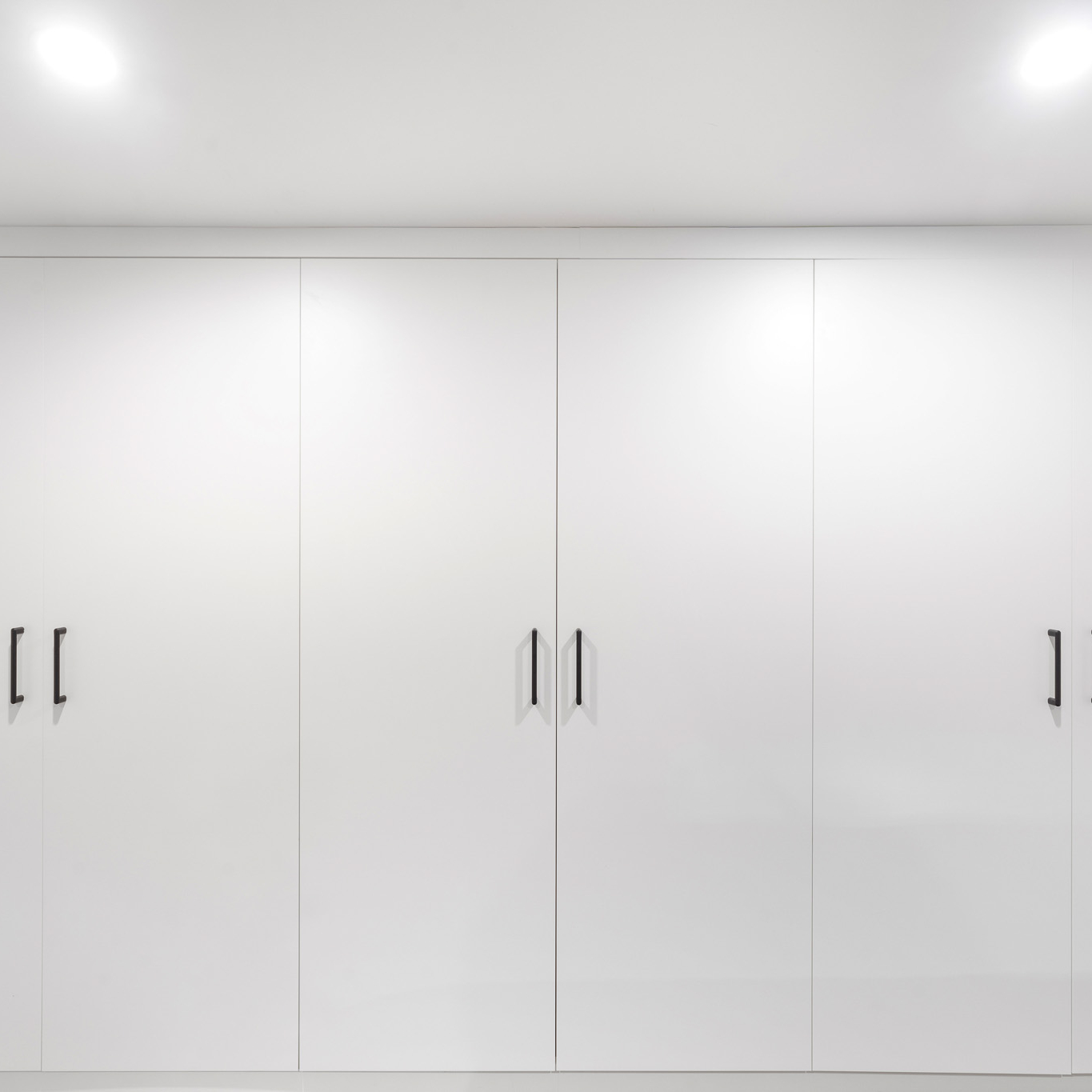 Viva freestanding wardrobe with hinged doors exterior